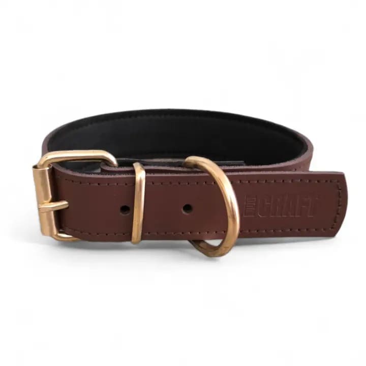 Collar de cuero vacuno marrón acolchado de estilo artesanal hecho en España CanesPasion